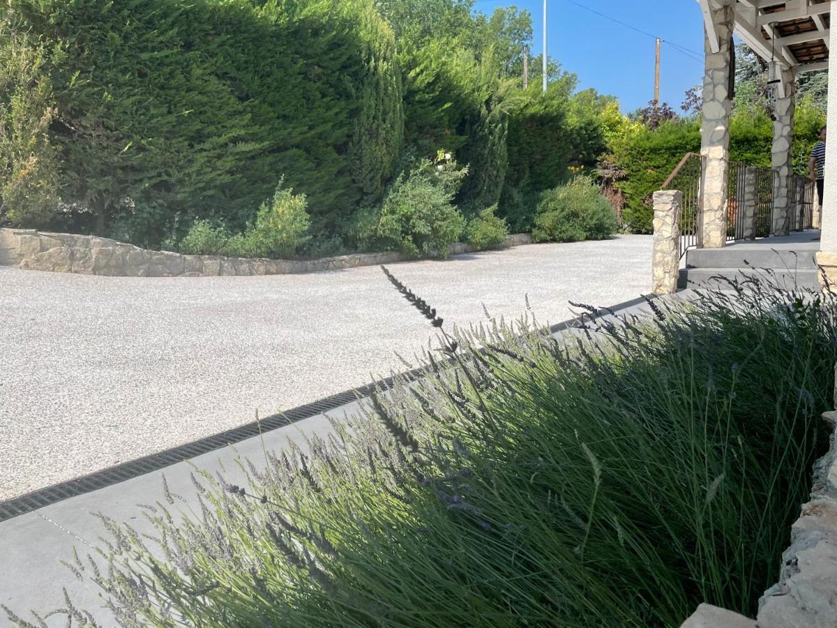 Villa Camille Cereste Exterior photo